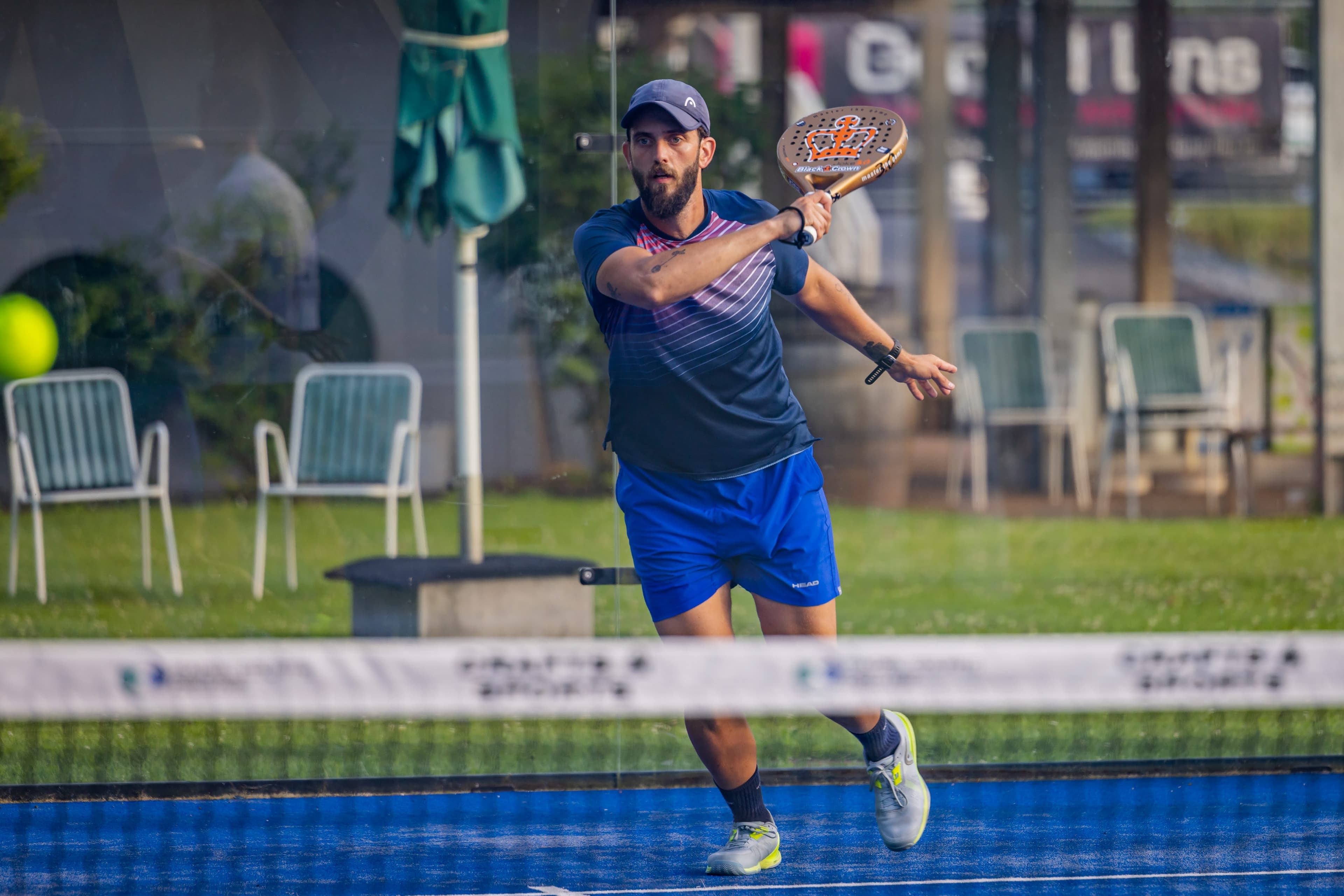 Bild eines Padelspielers