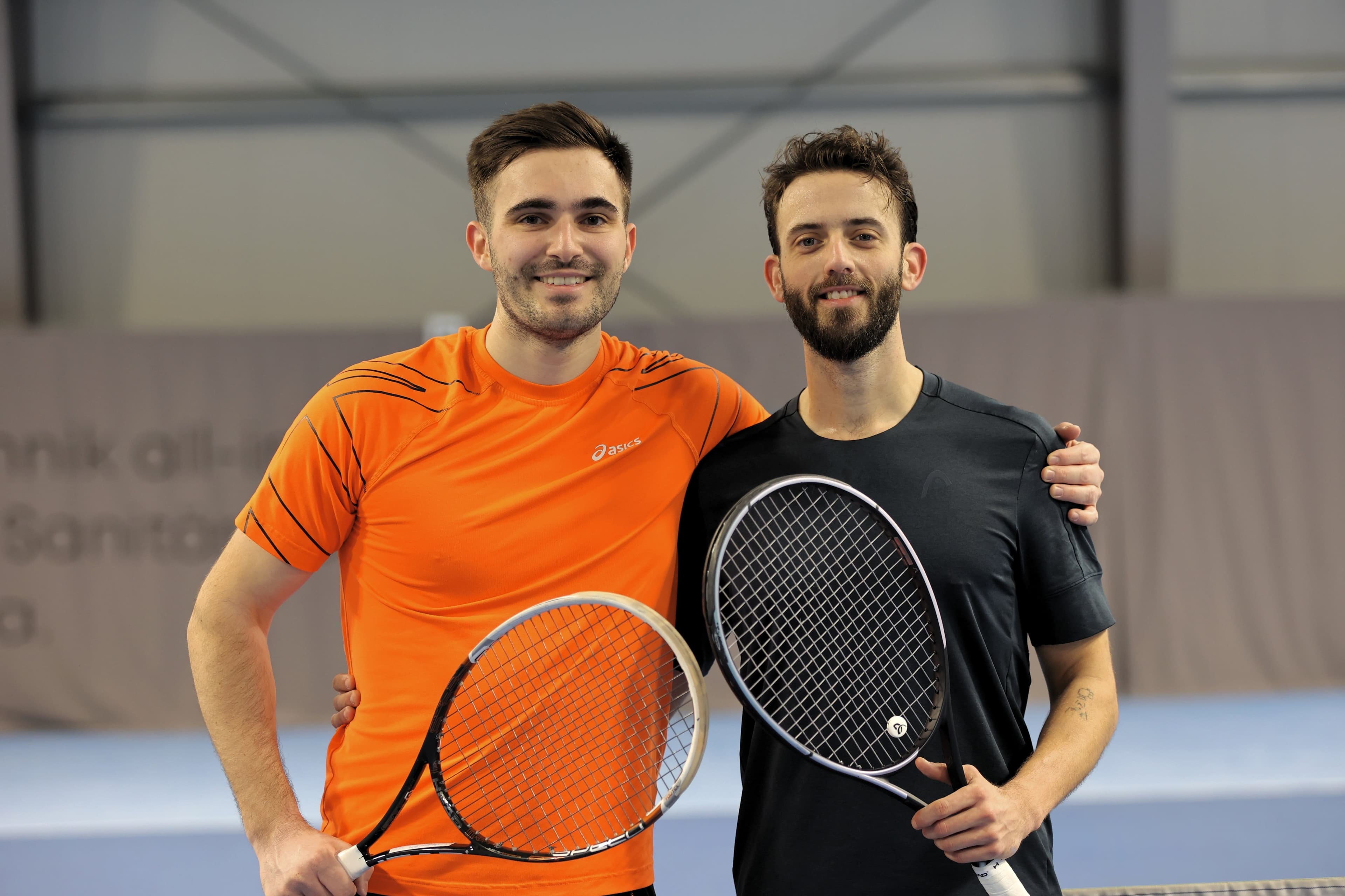 Tennistraining auf dem Platz